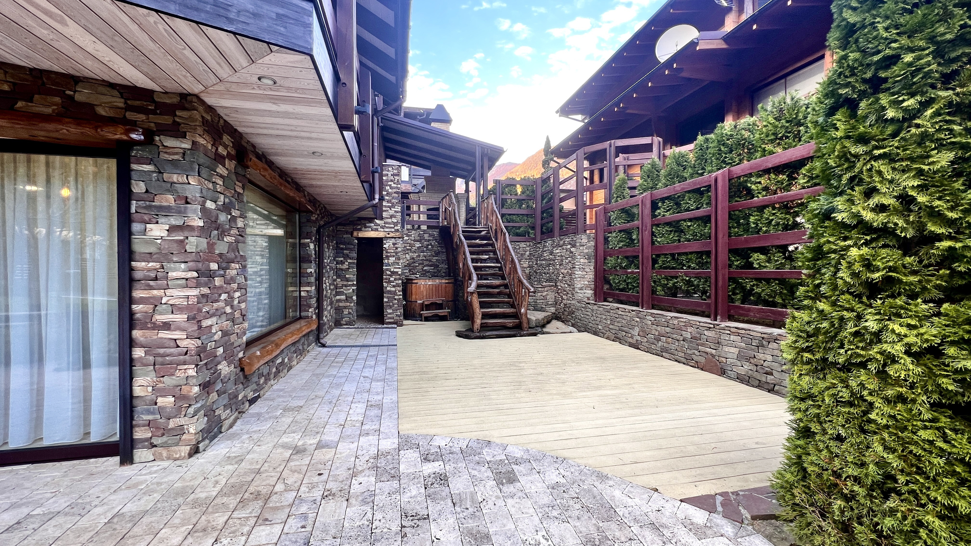 КП Villa Les Amis ( Вилла Семья) — коттеджный посёлок в Красная Поляна, Сочи — фото 4