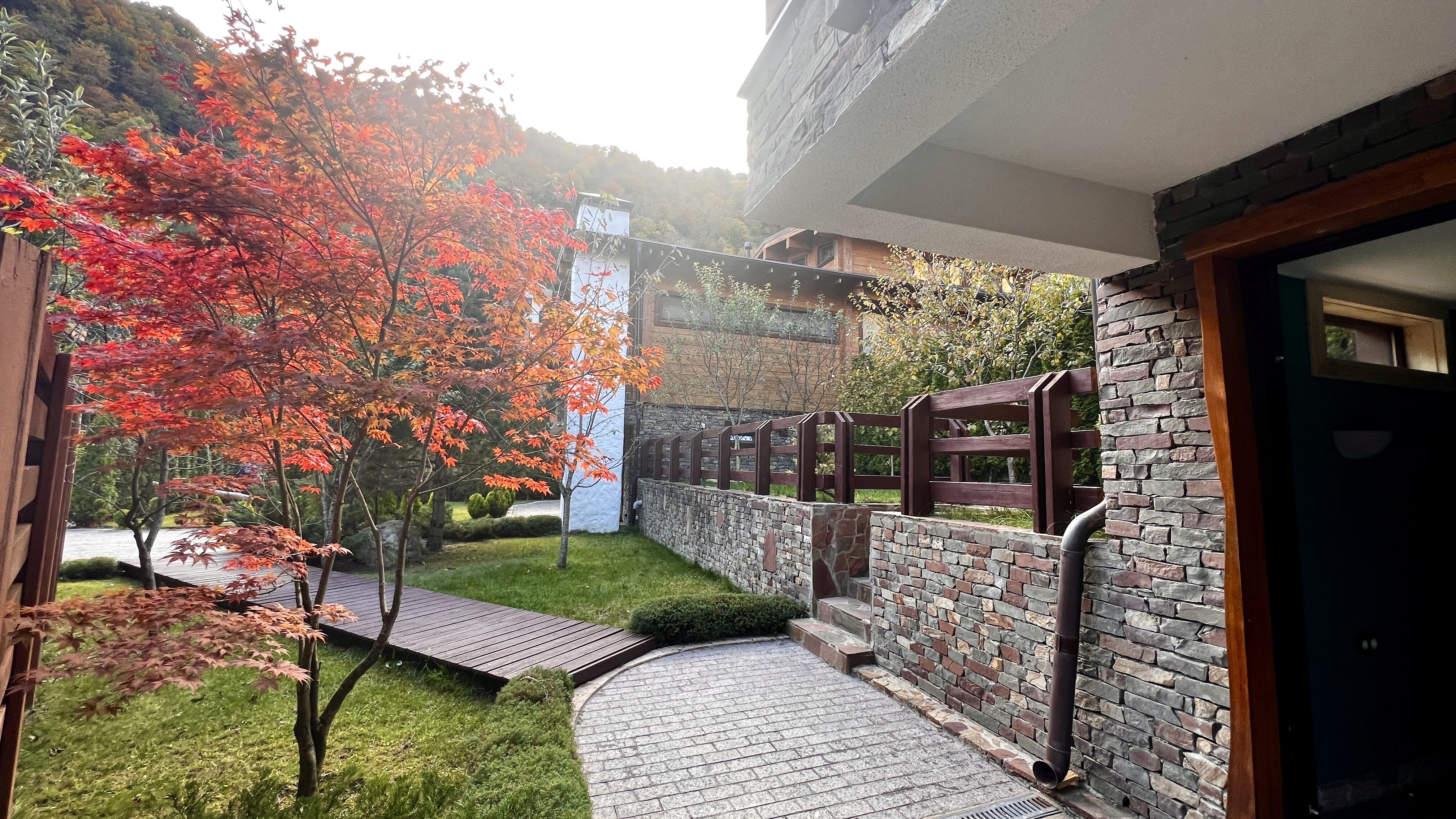 КП Villa Les Amis ( Вилла Семья) — коттеджный посёлок в Красная Поляна, Сочи — фото 7